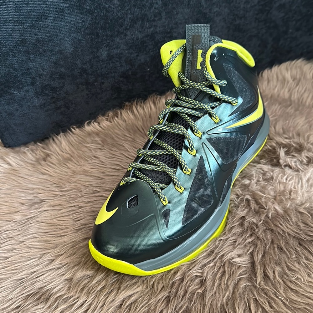 New Men’s Lebron X size 11